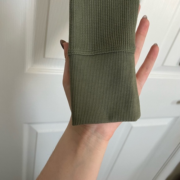 American Eagle Olive Green Ribbed Long Sleeve Turtleneck - Picture 4 of 6